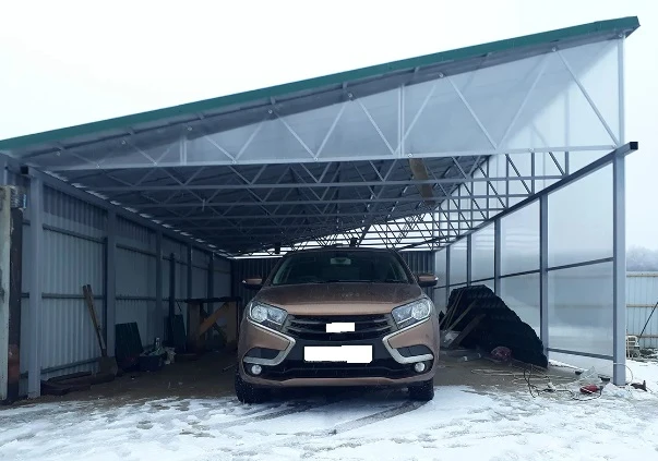 Односкатный навес с прозрачной крышей